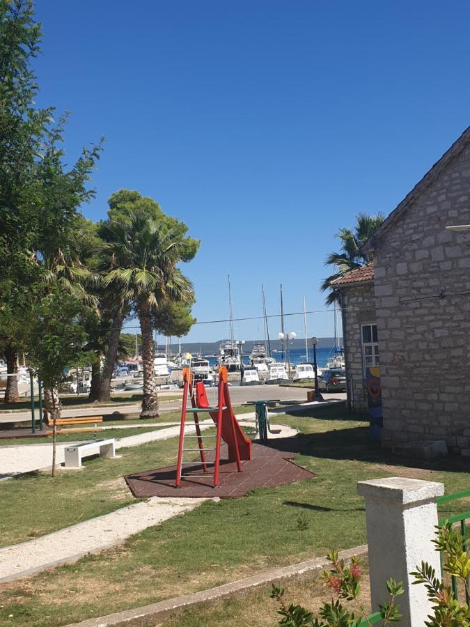 Apartments Martinovic By The Sea Kukljica Luaran gambar